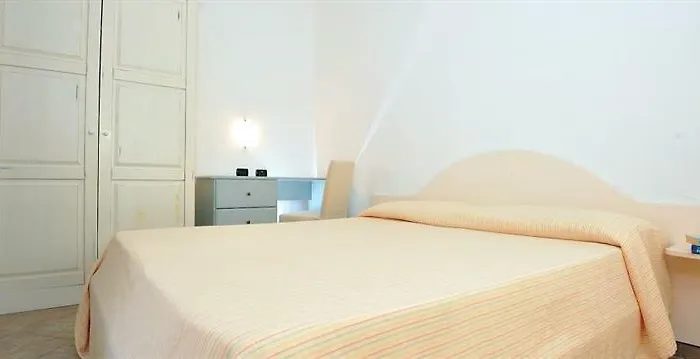 Szálloda Marina Torre Navarrese 4*